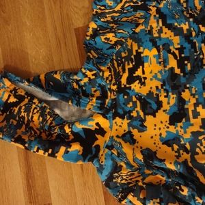 Boys lg under armour sweatshirt